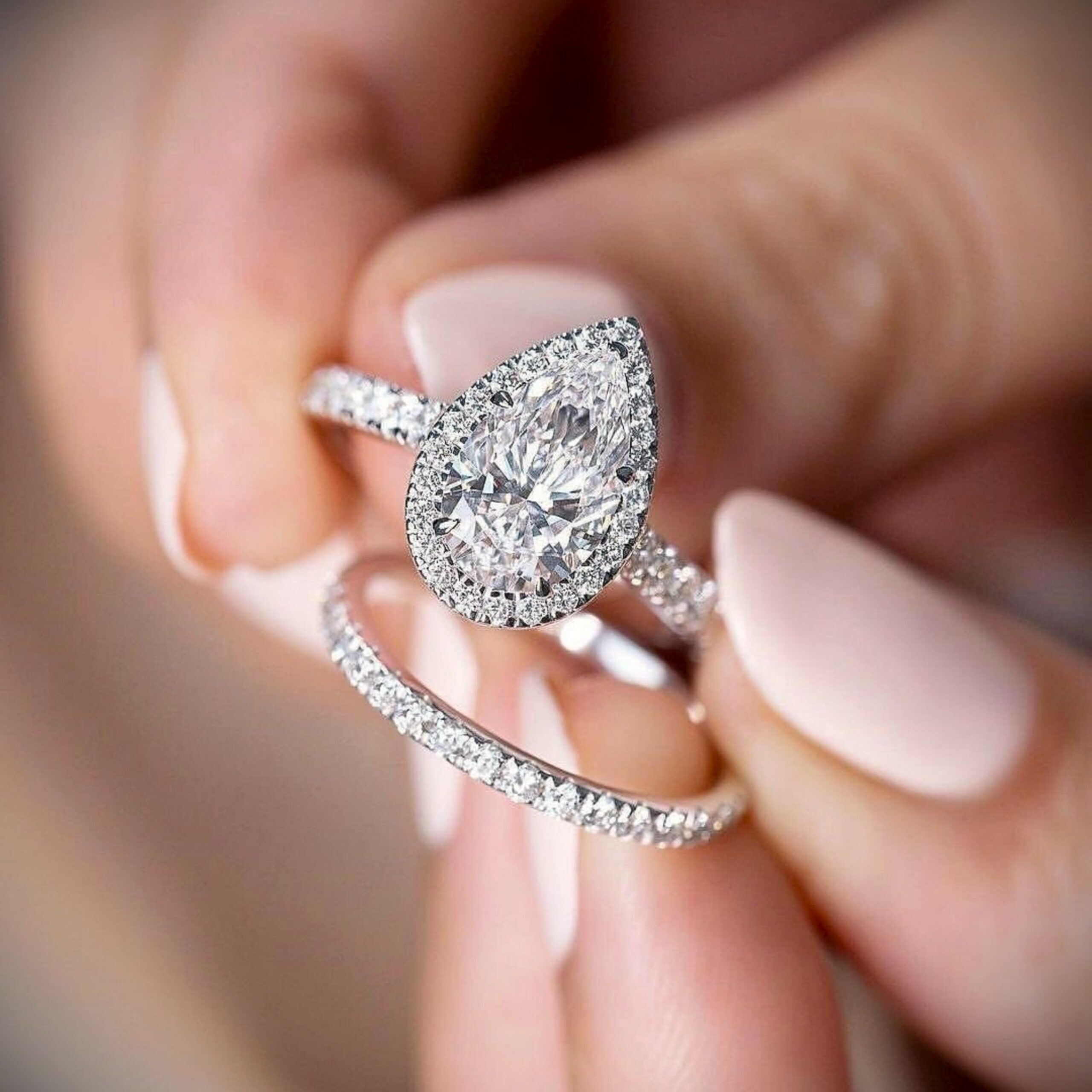 stunning pear shaped diamond ring